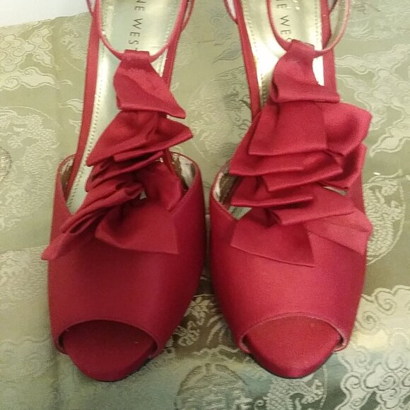 Fancy Dress Women's Nine West Red Heels - Size 8M - Picture 3 of 14